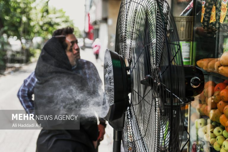 هشدار: دمای هوا به بالای ۵۰ درجه می‌رسد؛ از ماندن زیر آفتاب بین ساعت ۱۰ تا ۱۷ خودداری کنید!